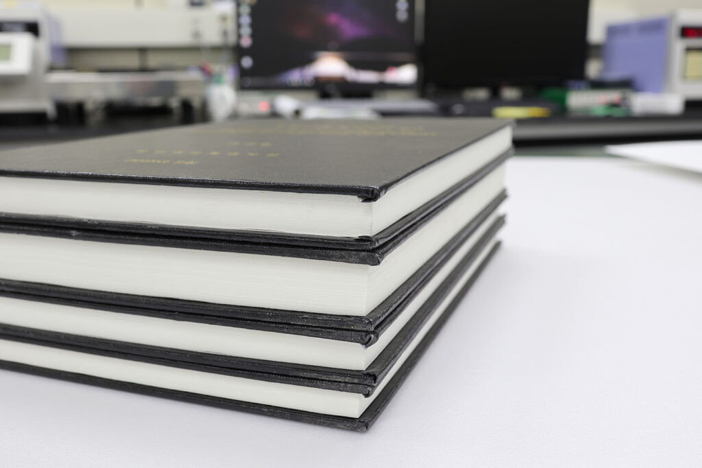 Jak napisać dobrą pracę magisterską? Praktyczne wskazówki od planowania po finalizację