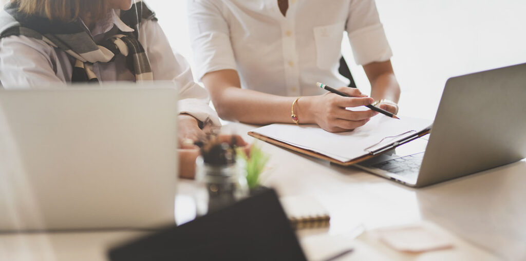 Jak skutecznie zredagować tekst pracy zaliczeniowej, by był spójny i profesjonalny?